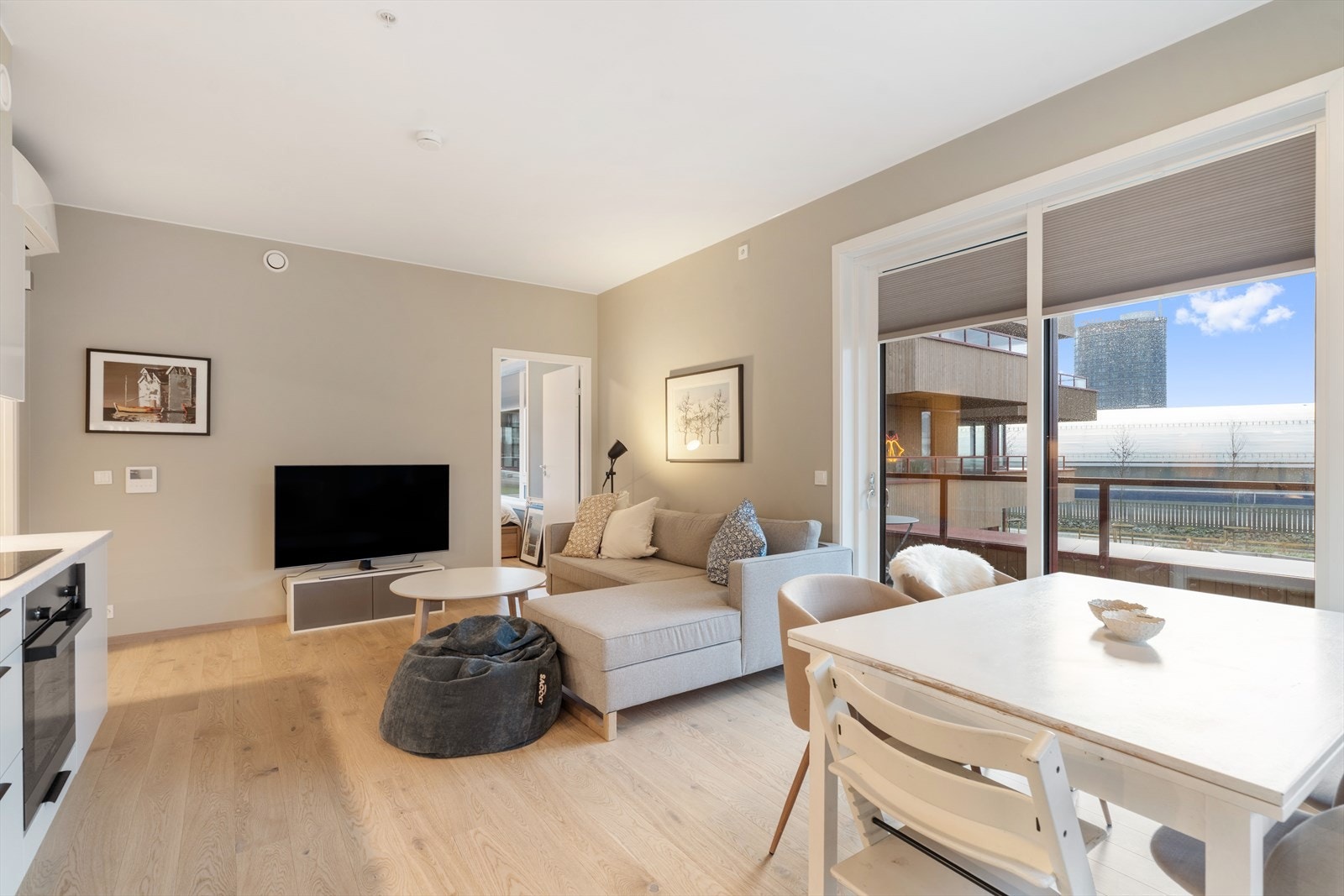 Kjøkken med utgang til stor balkong Galleribilde