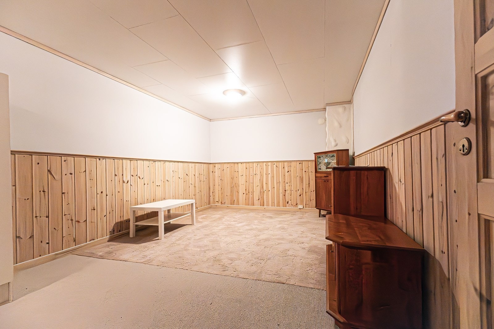 Innredet kjellerstue (ikke godkjent til varig opphold, må bruksendres) Galleribilde