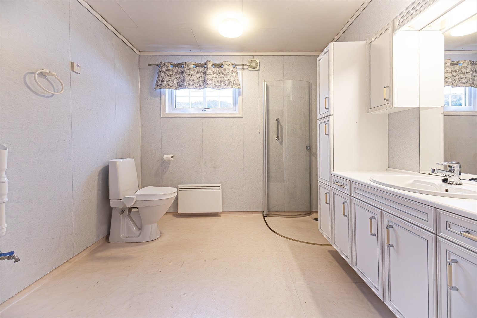 Bad med opplegg for vaskemaskin Galleribilde