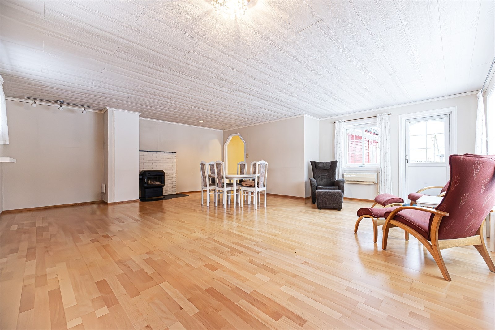 Vedovn og varmepumpe i stue Galleribilde