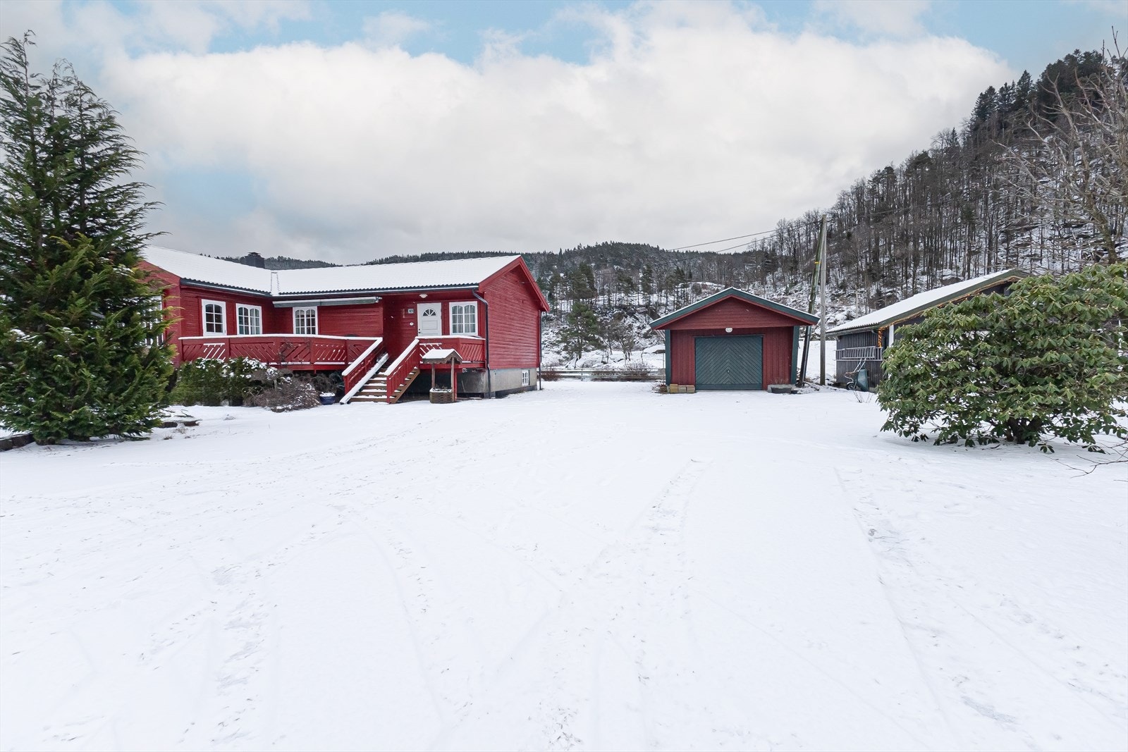 Enebolig på romslig tomt med garasje Galleribilde