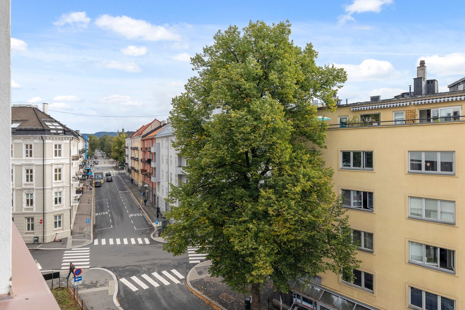 Leiligheten har en svært sentral, men allikevel en rolig beliggenhet. Galleribilde