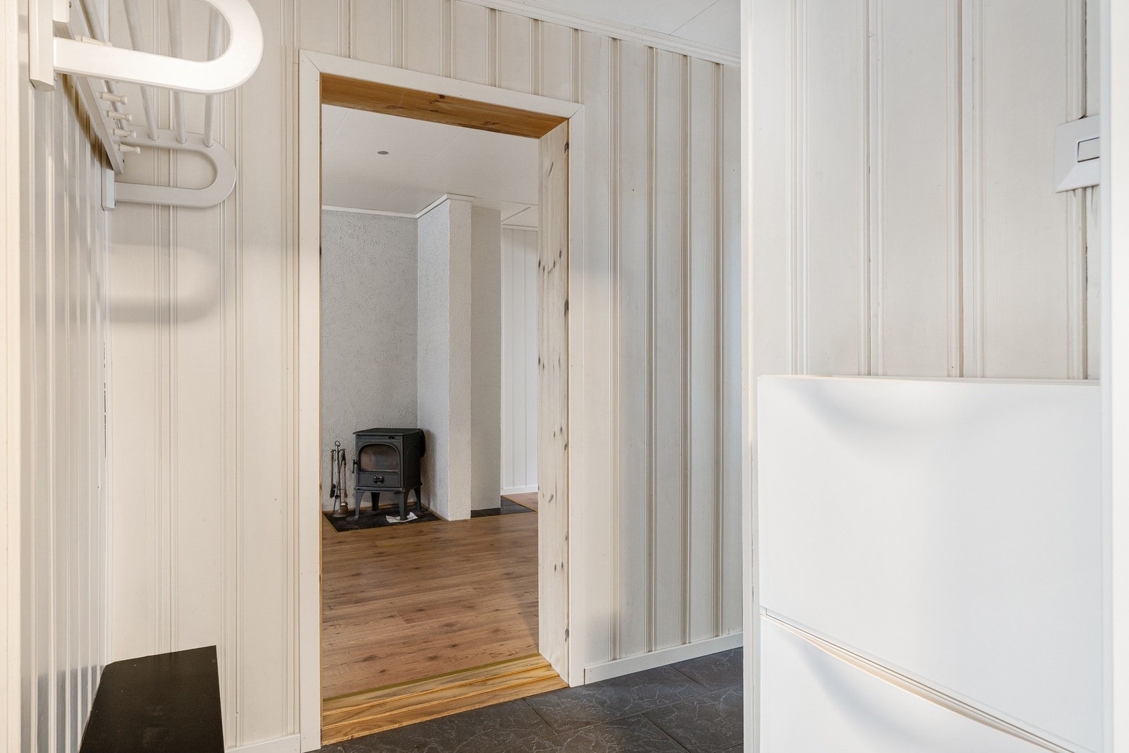 Entré med oppbevaringsmuligheter. Galleribilde