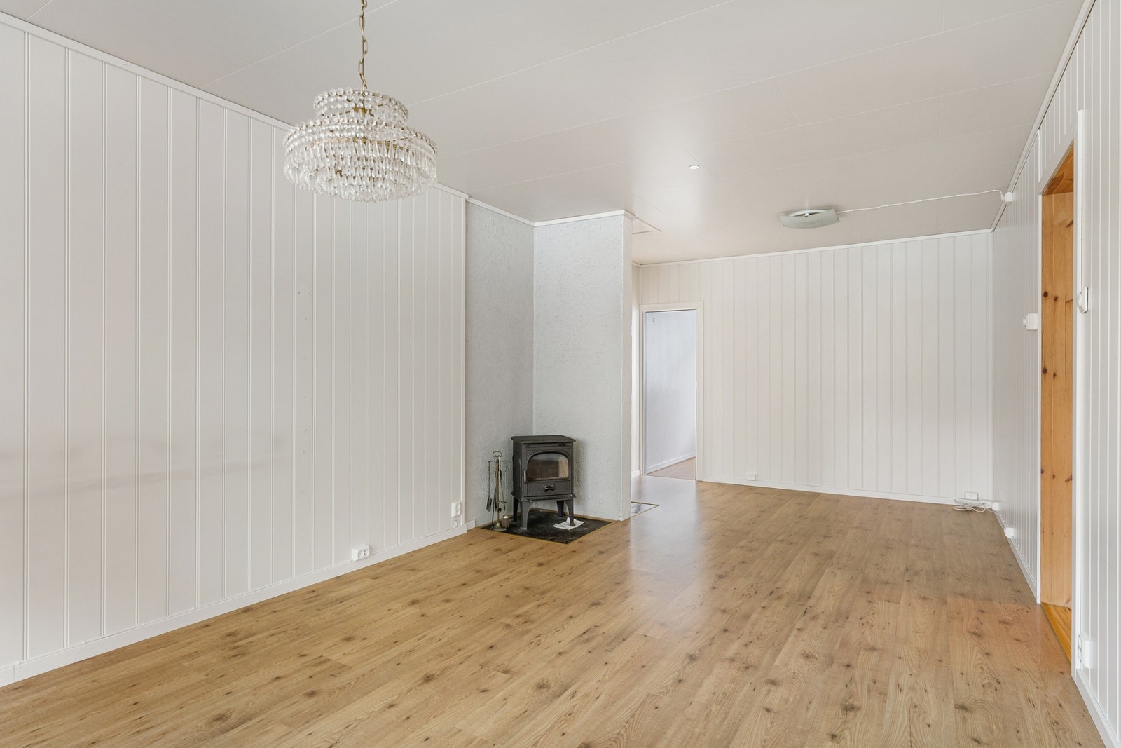 Pipeløp med peisovn i stuen. Galleribilde