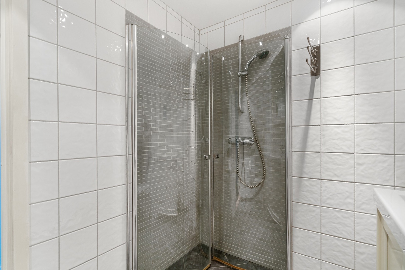 Spotter i taket. Galleribilde