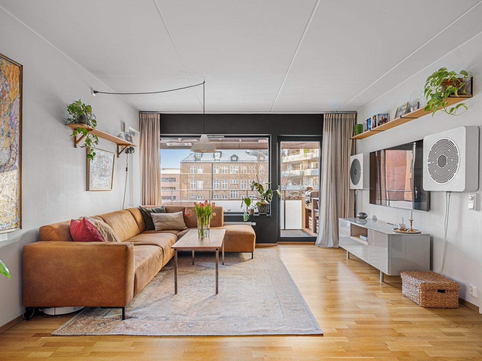 Velkommen til Turbinveien 20 - Lys og stilren 3-roms hjørneleilighet med en sentral og attraktiv intern beliggenhet i Kværnerbyen! - Foto: Magnus Bjørnerud. Galleribilde