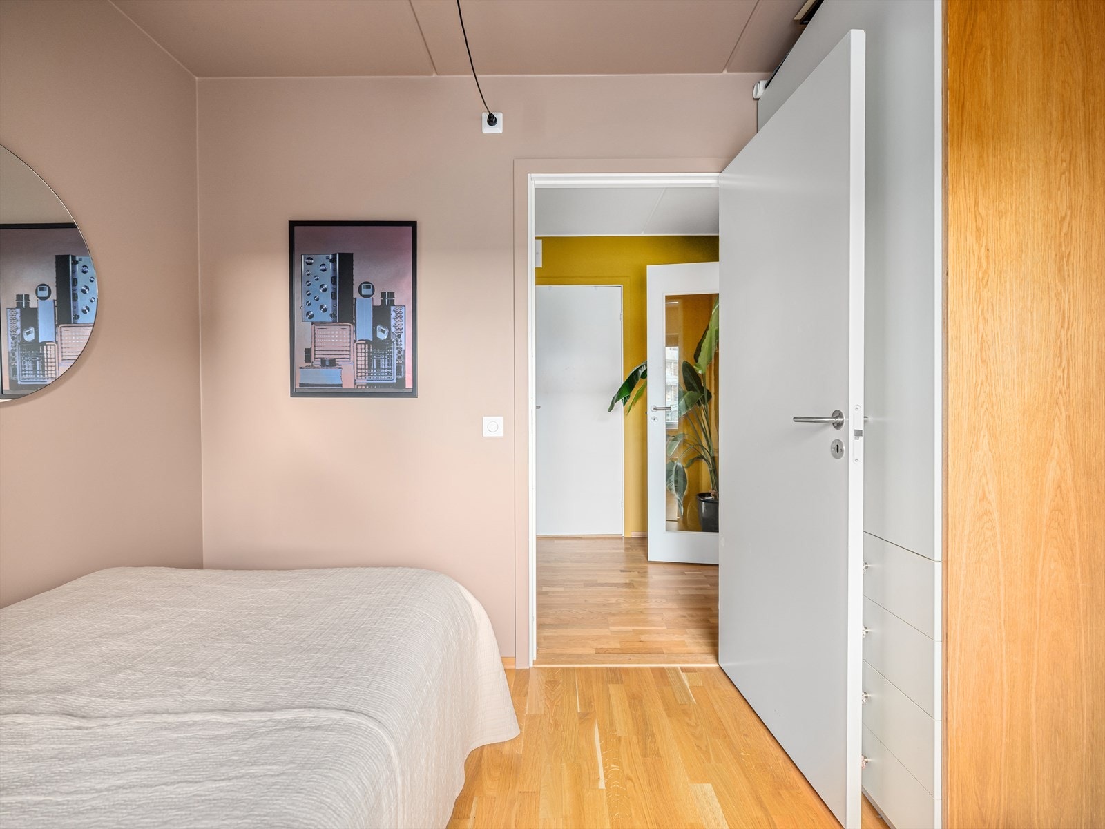 Med to soverom egner det ene seg ypperlig for gjesteværelse, barnerom eller hjemmekontor. Galleribilde