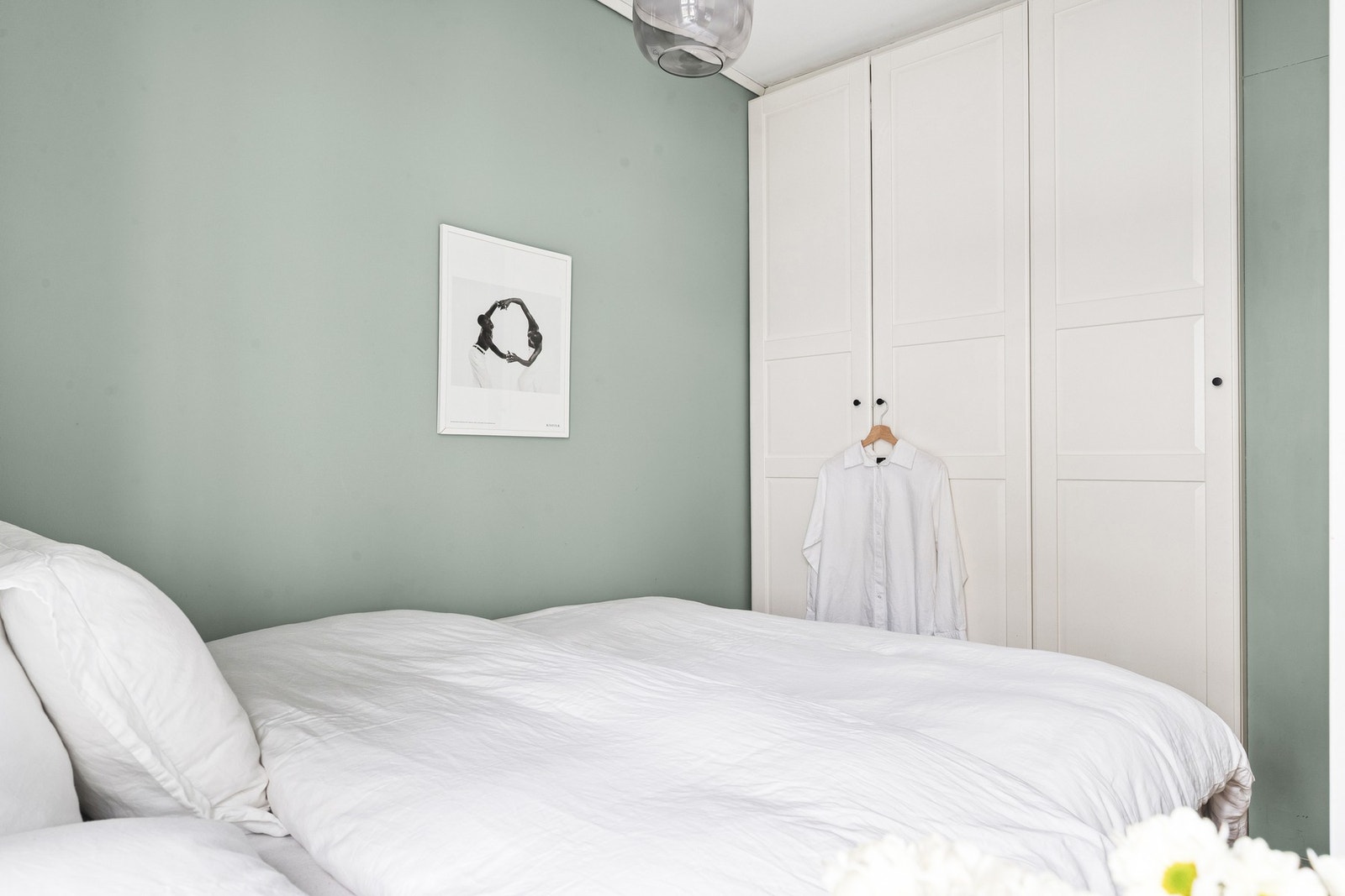 Godt med garderobeplass på soverommet. Galleribilde