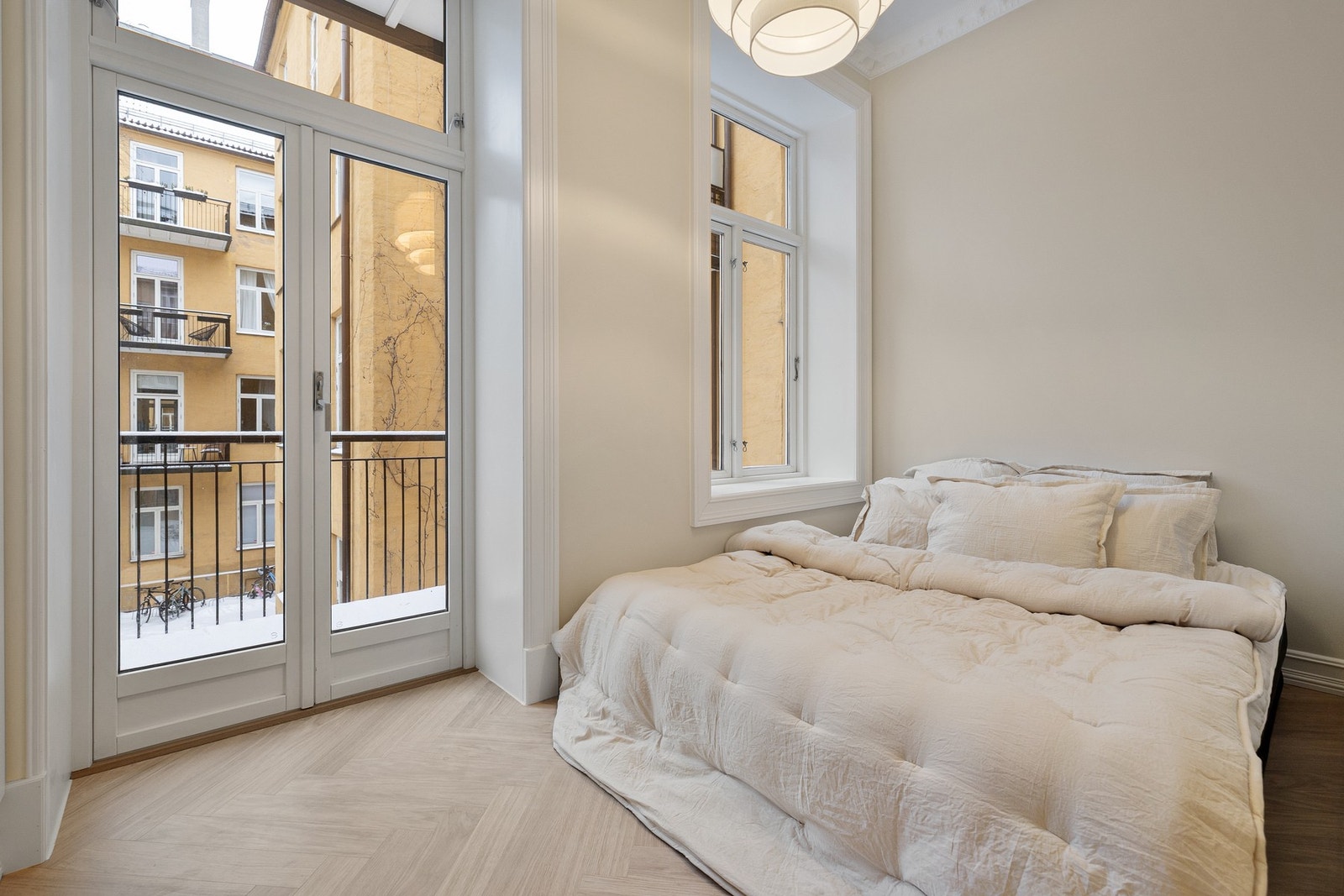 Utgang til balkong. Galleribilde