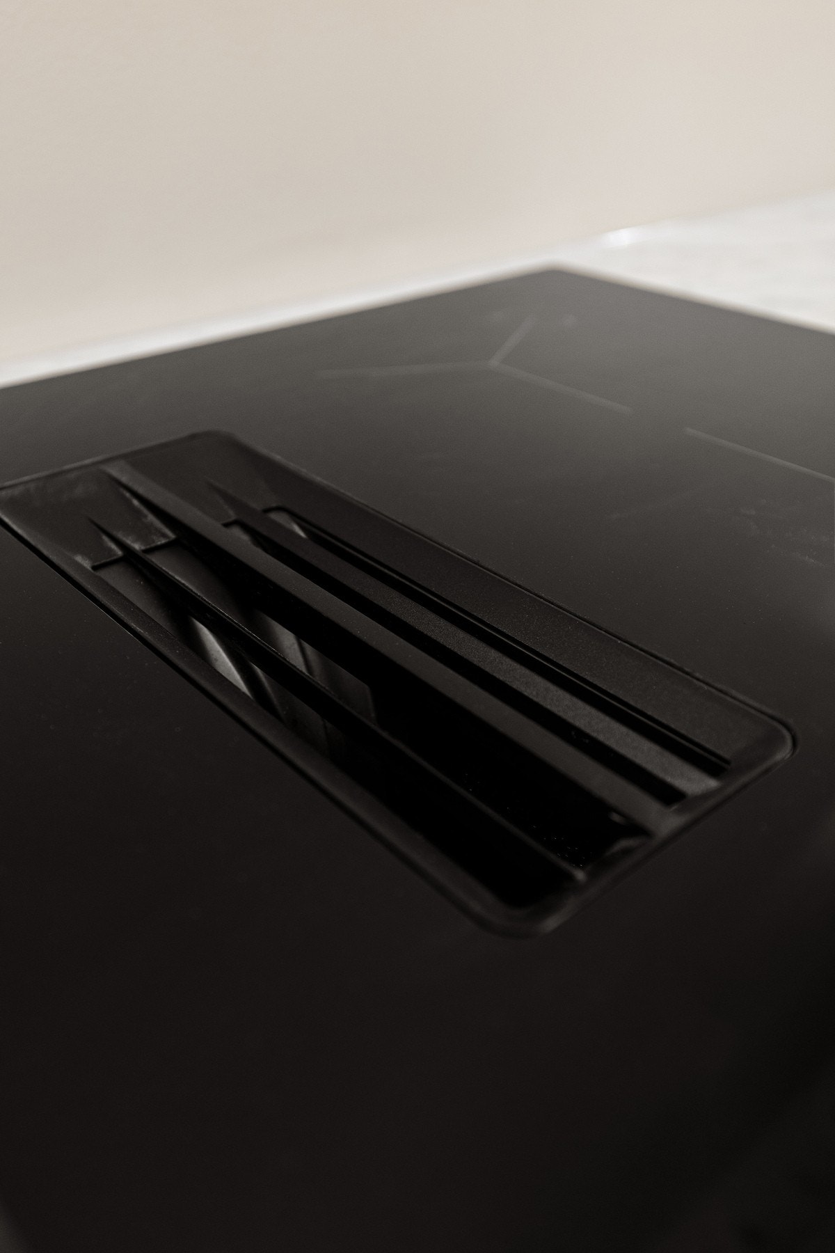 Stilren platetopp med integrert ventilator. Galleribilde