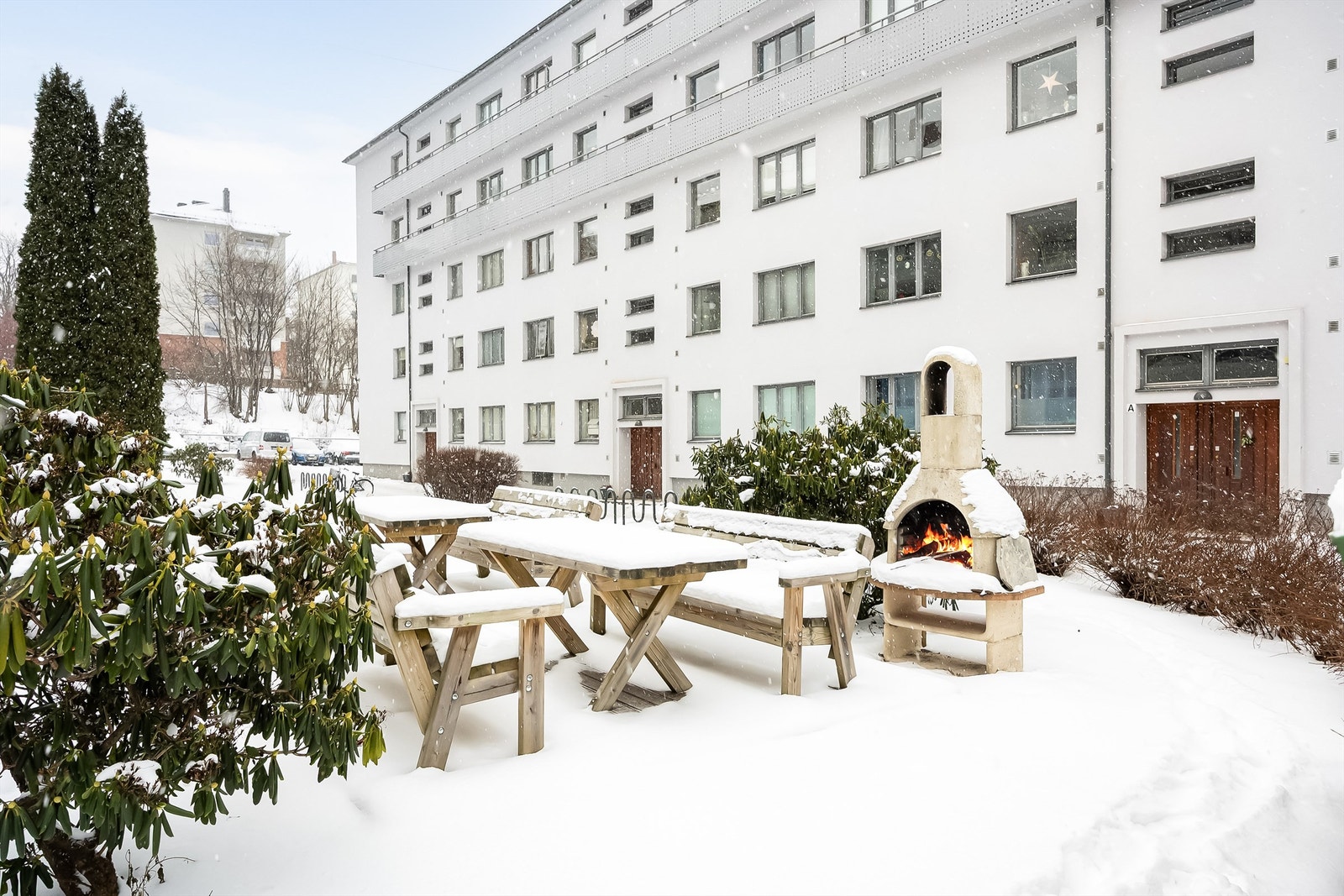 Bakgård. Galleribilde