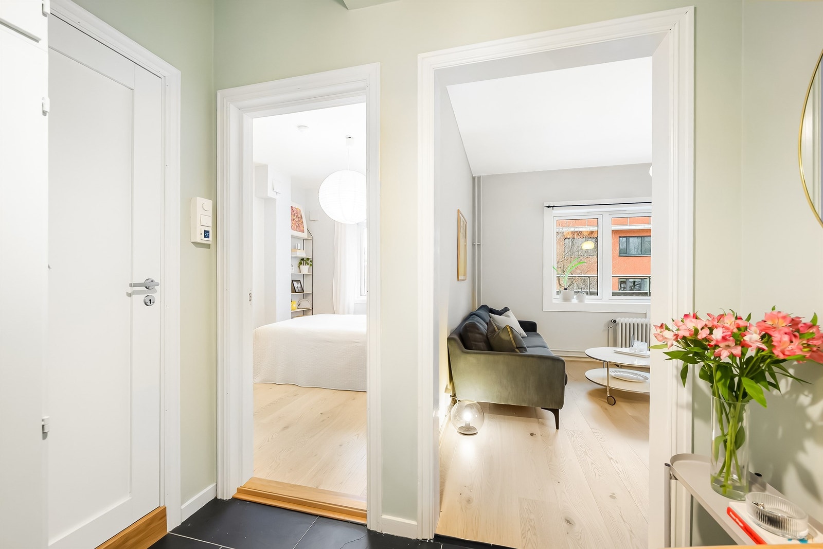 Entréen binder alle leilighetens rom sammen. Galleribilde