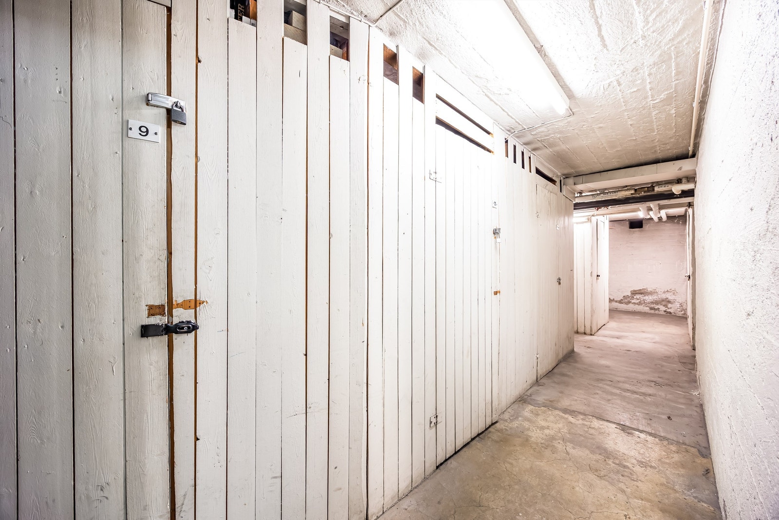 Boligen disponerer 1 kjellerbod og 1 loftsbod. Galleribilde