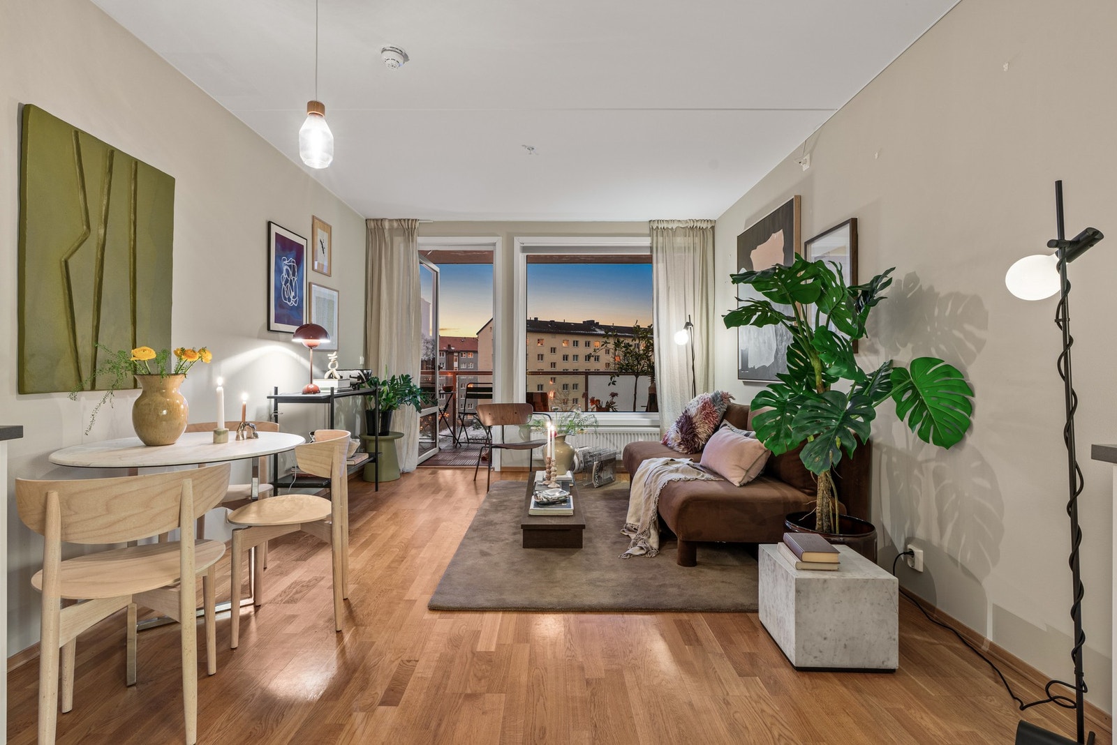 Leiligheten er fra 2015, og ligger i bygget 3. etasje med heisadkomst Galleribilde