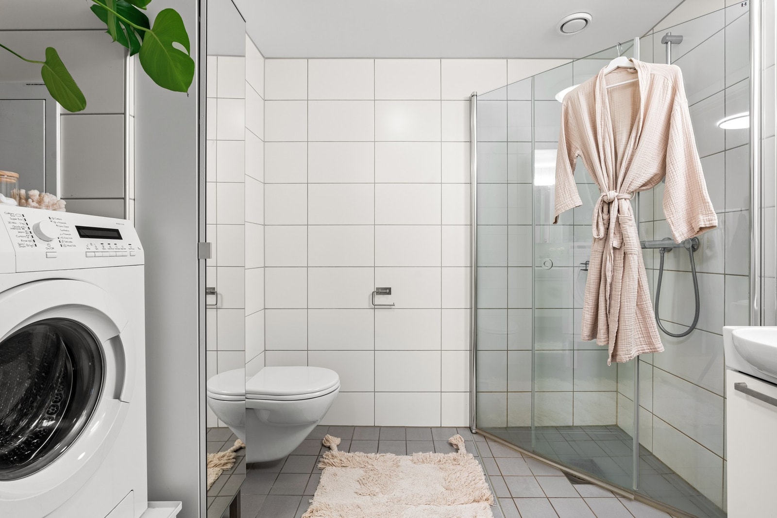 Badet har varmekabler i gulv Galleribilde