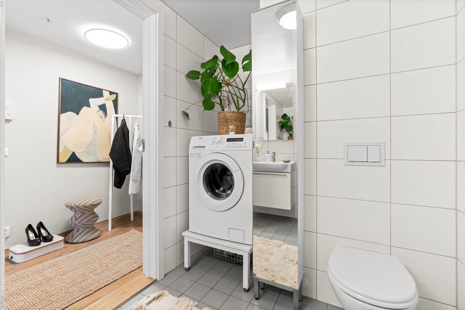 Badet har opplegg for vaskemaskin (vaskemaskinen medfølger) Galleribilde