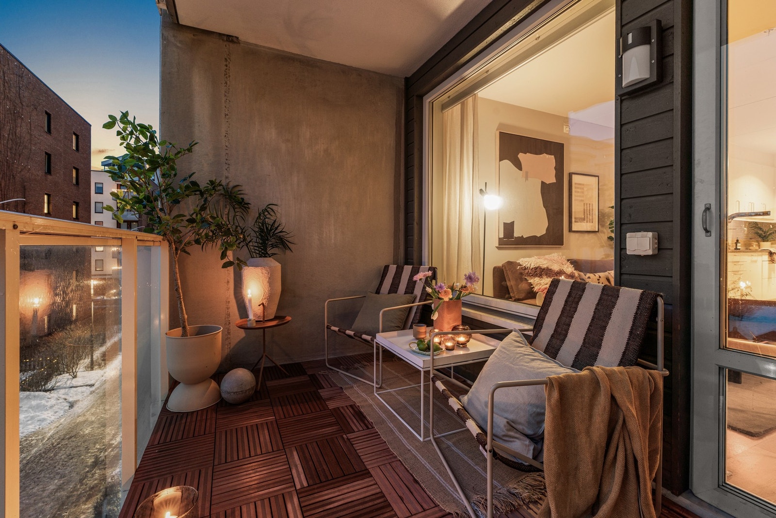 Fra stuen har man utgang til en sydvestvendt balkong på ca. 6,7 kvm Galleribilde