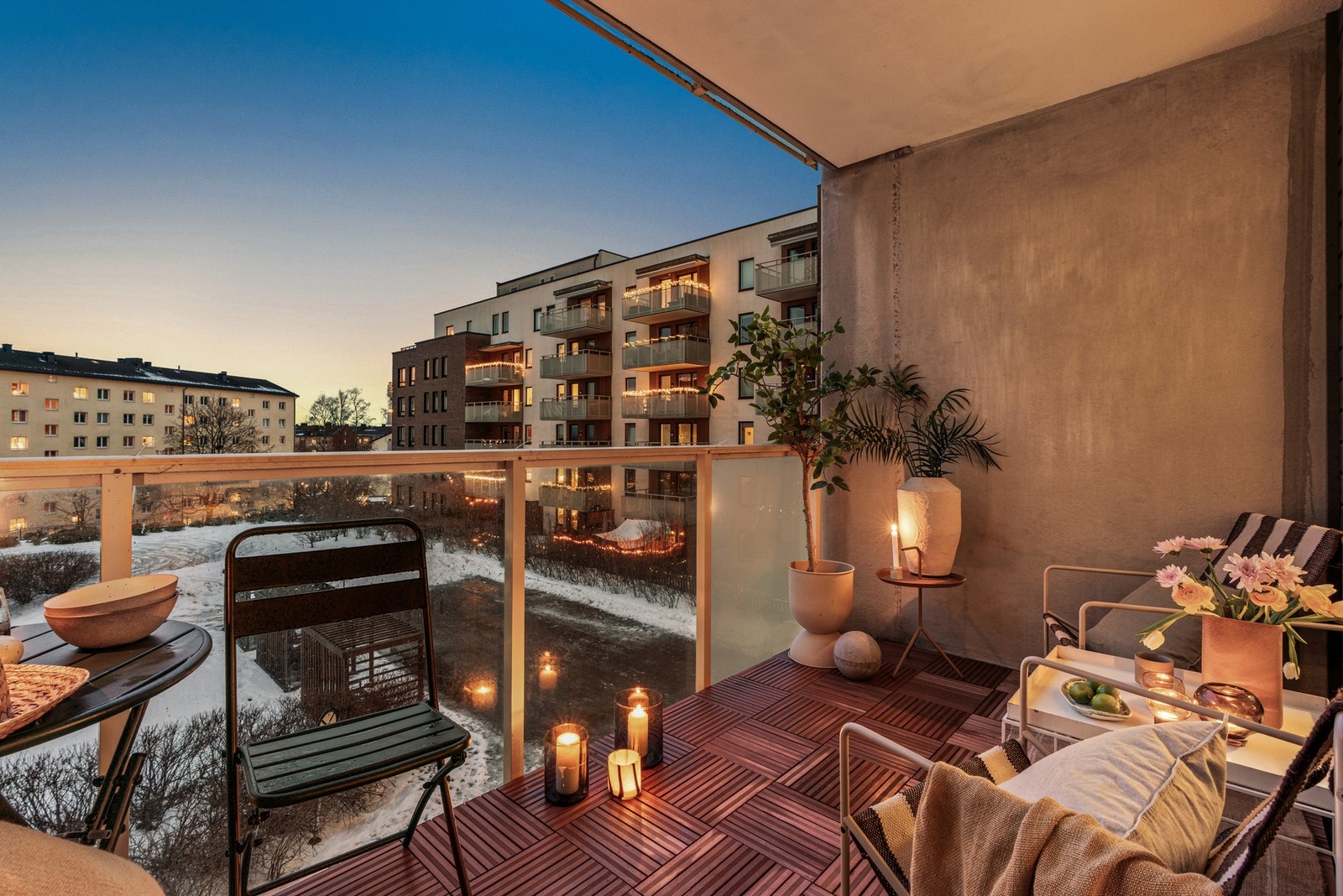 Balkongen har gode solforhold og luftig utsyn Galleribilde