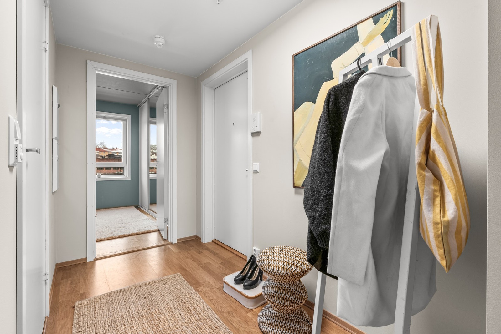 Leiligheten ligger i 3. etasje med adkomst via heis eller trappeløp Galleribilde