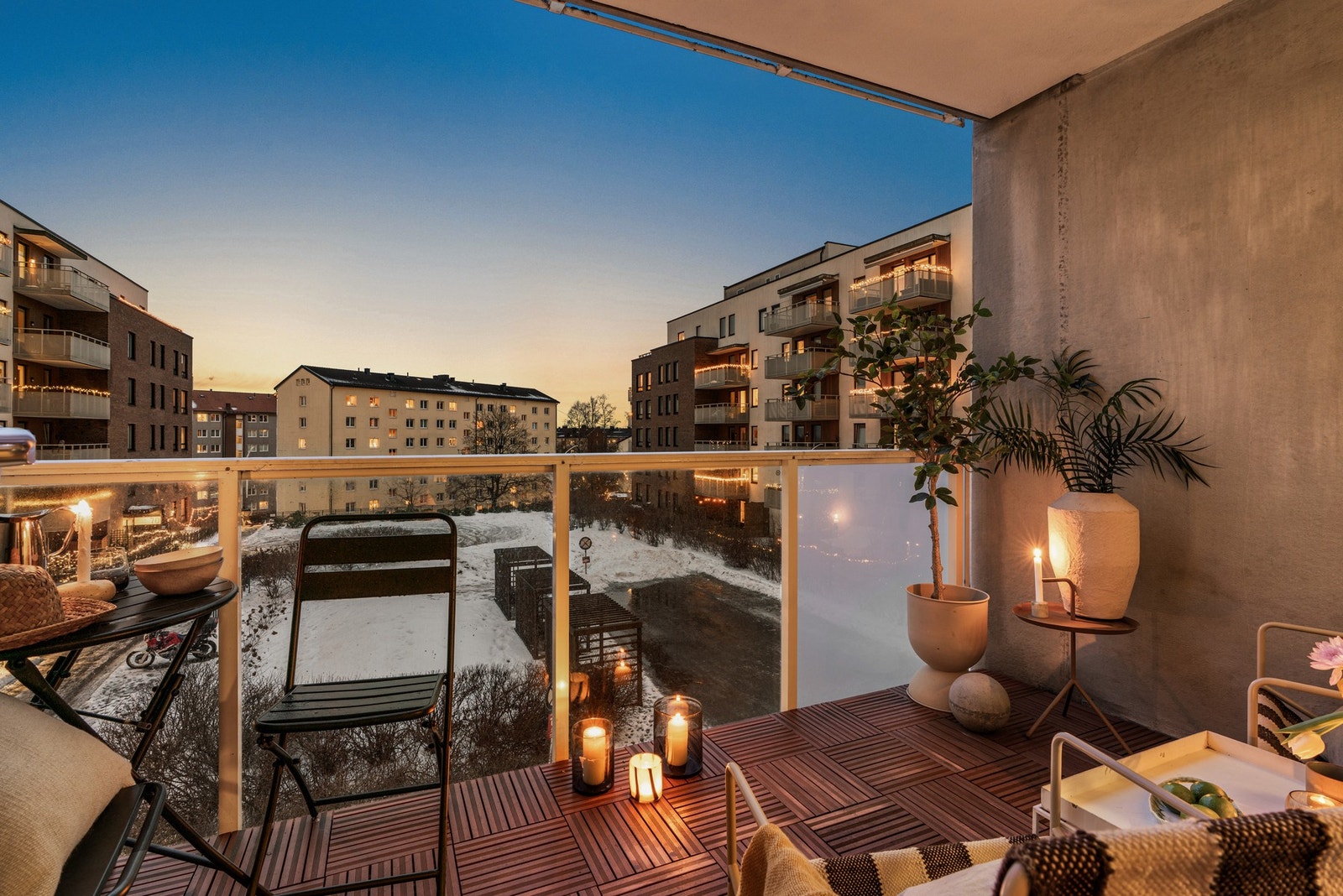 Leiligheten har en herlig balkong mot fine grøntområder som byr på gode solforhold Galleribilde