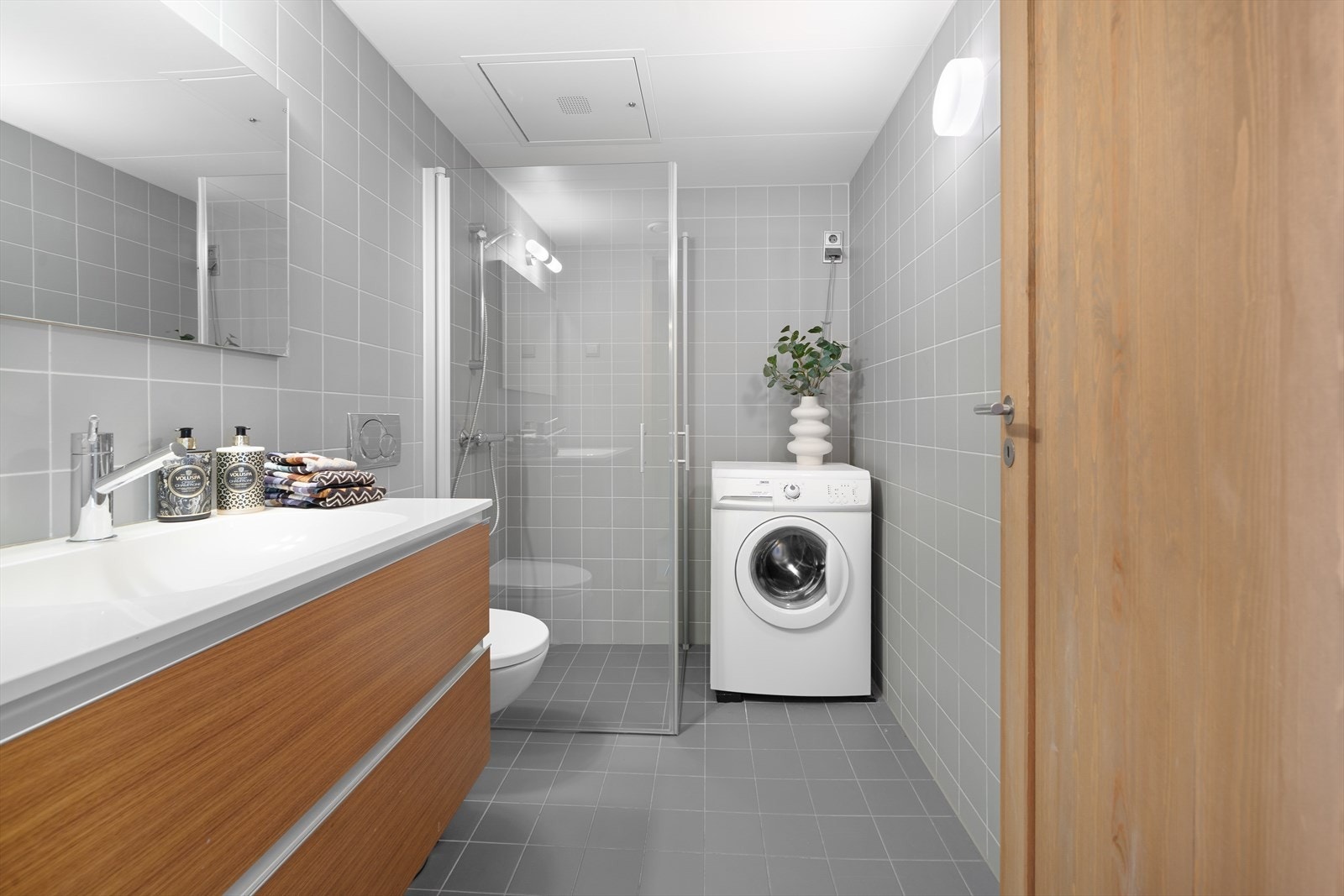 Baderom i leilighetens 1. plan. Galleribilde