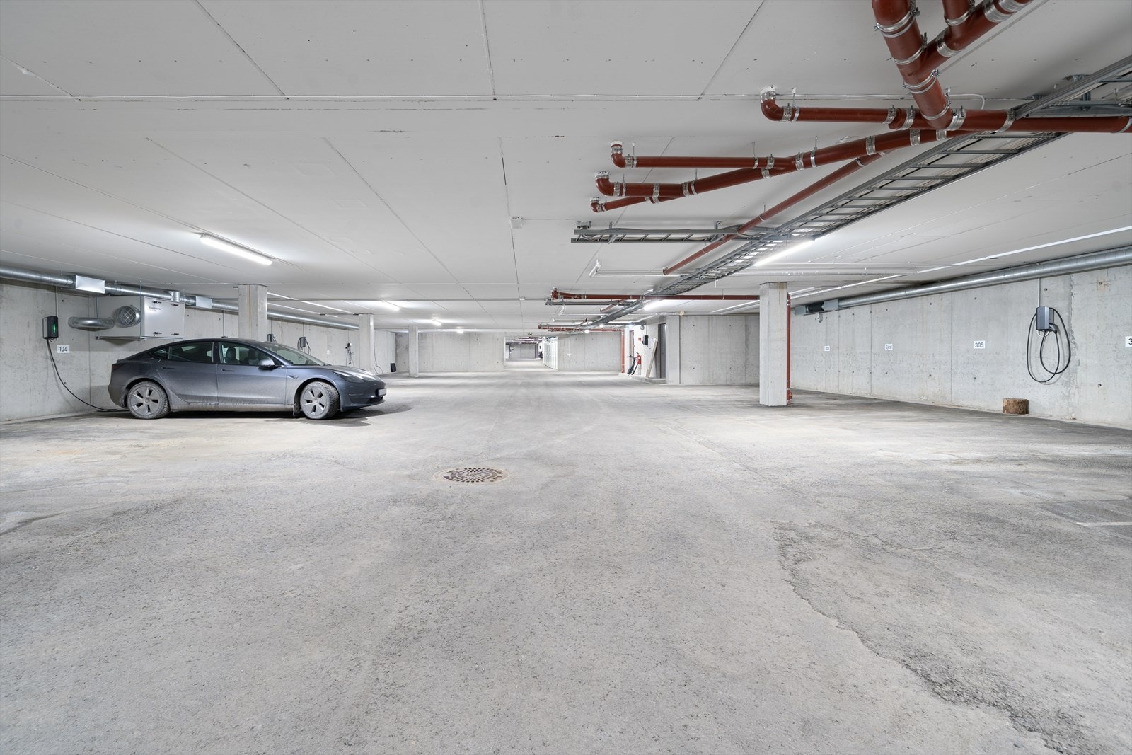 Garasje - Her kan du kjøre bilen rett inn i garasjen når du ankommer fjellet og gå på småskoa rett inn i leiligheten. 2 parkeringsplasser og bod. Galleribilde