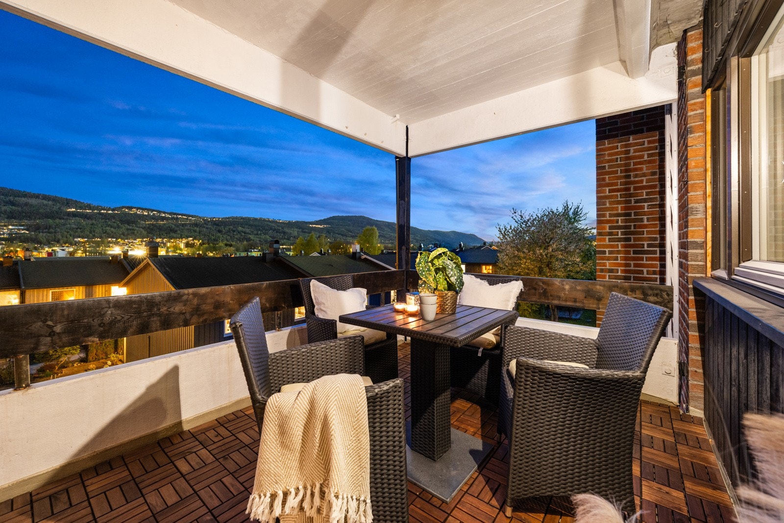 Nydelige solforhold og flott utsikt over byen. Galleribilde