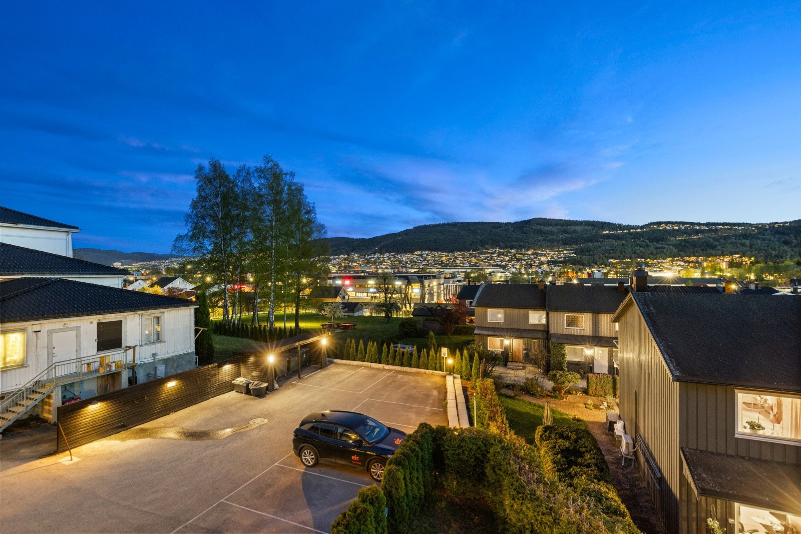 Utsikt fra egen uteplass. Galleribilde