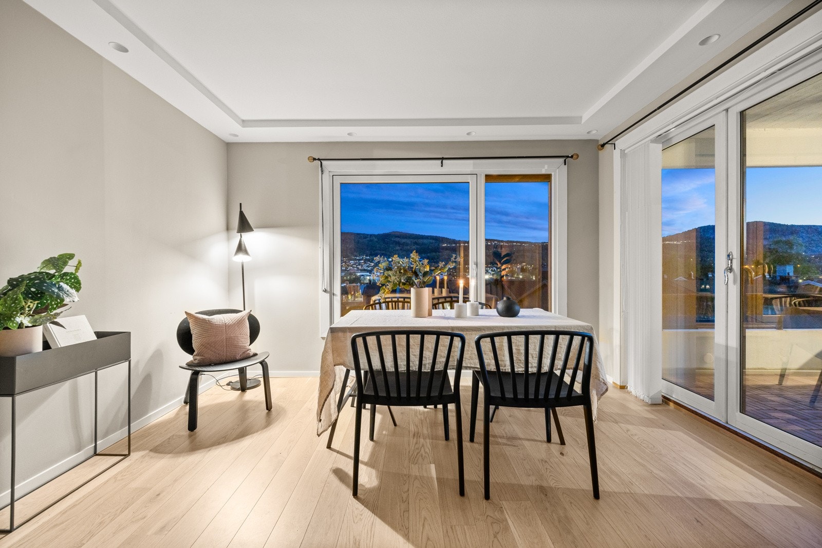 Nydelig utsikt fra stuevinduene. Galleribilde