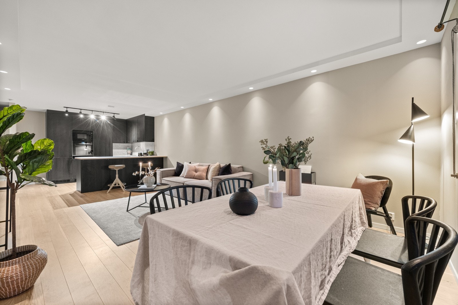 Proaktiv v/Ola Skarra Arnesen presenterer en strøken 3-roms selveier i hyggelige omgivelser ved Hotvet Gård. Galleribilde