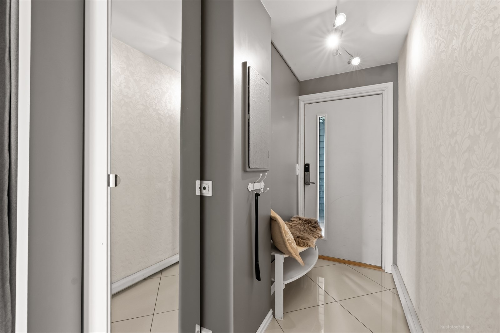 Flislagt gulvflate. Galleribilde