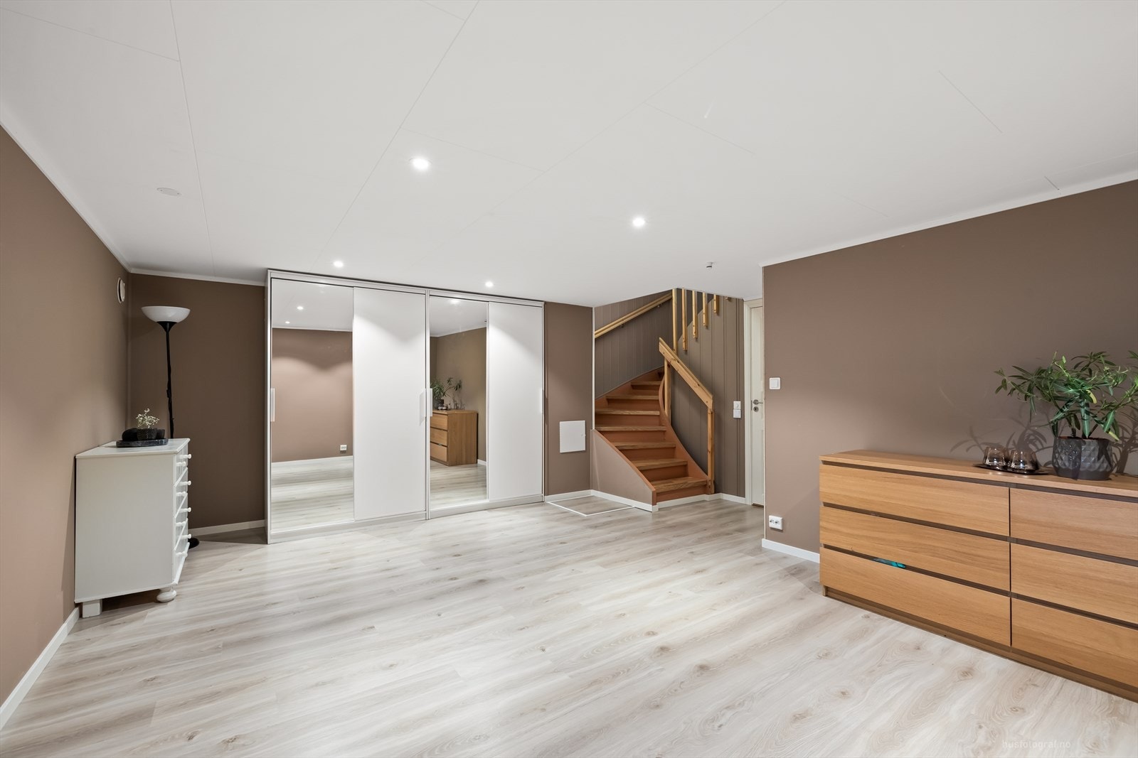 Kjellerrommet er nylig oppgradert med pene og tidsriktige overflater. Galleribilde