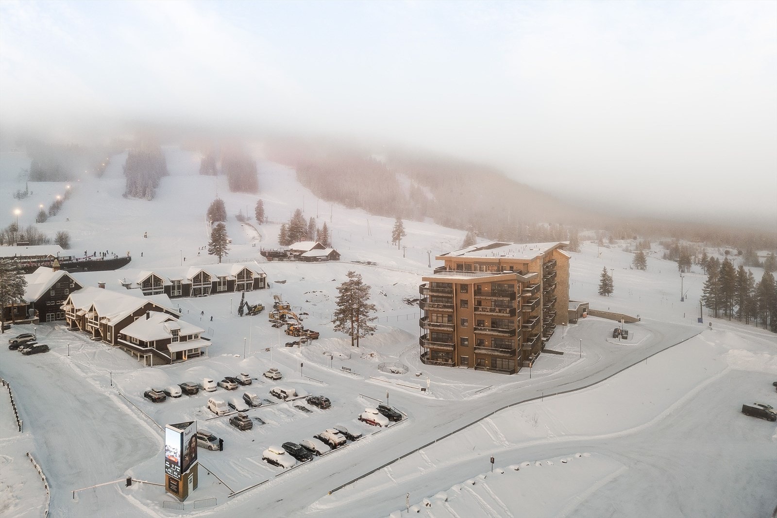 Leiligheten har en sentral og attraktiv plassering i Trysilfjellet sør, med fantastisk utsikt mot alpinbakken. Galleribilde