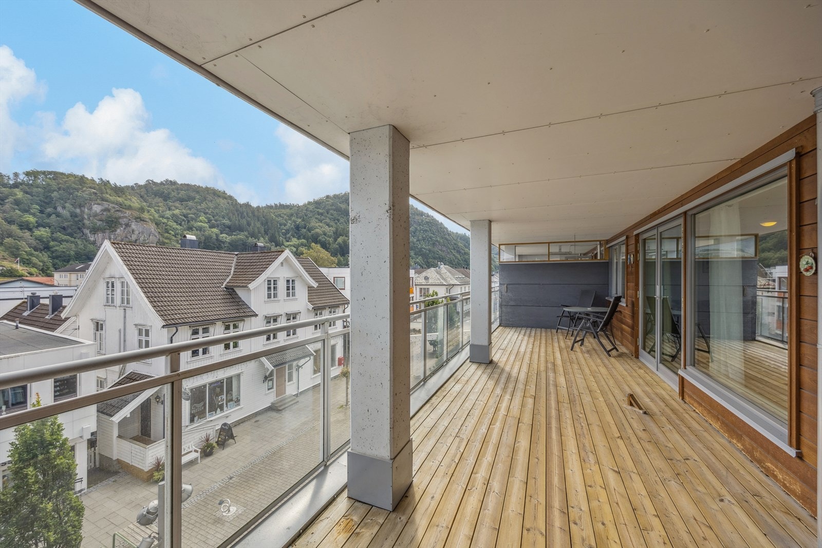 Utsikt mot gågata. Galleribilde