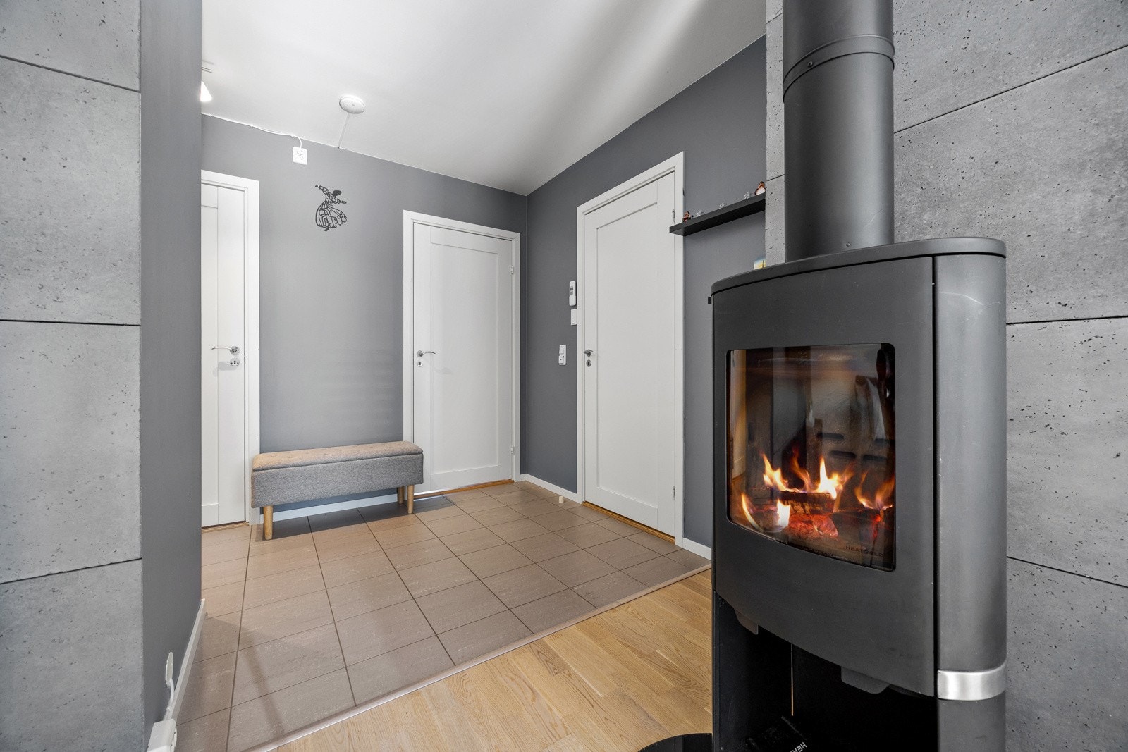 Gang inn mot soverom og bad. Galleribilde