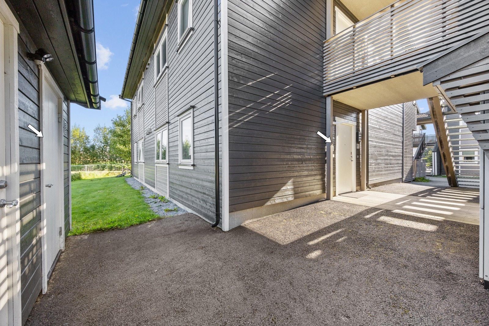 Flott beliggende i et hyggelig og populært boligområde i Myrsnipevegen, Maura. Galleribilde