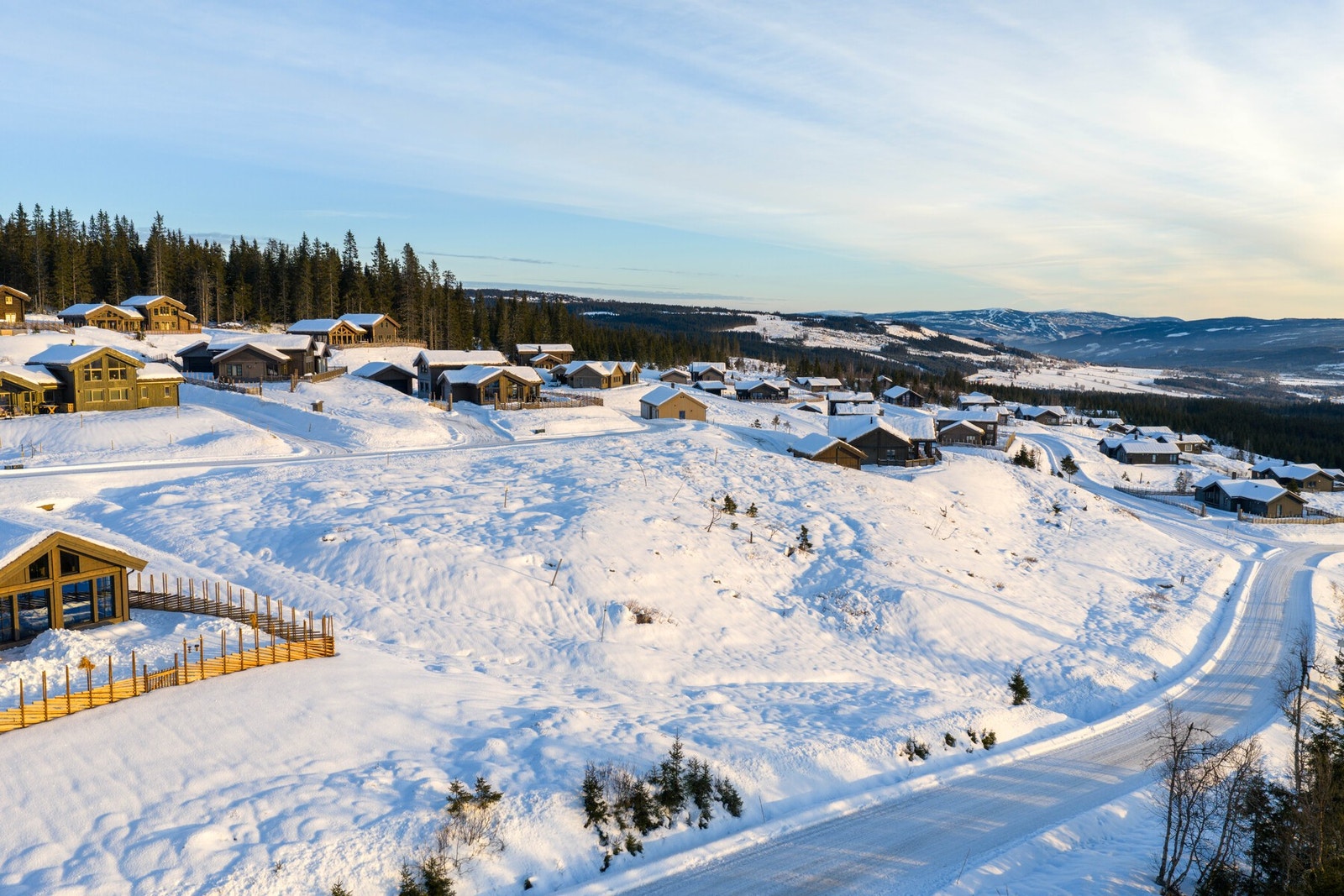 Langrennsløypene går rett forbi tomten og gir direkte tilgang til det omfattende og velpreparerte løypenettet som Skeikampen er kjent for. Galleribilde
