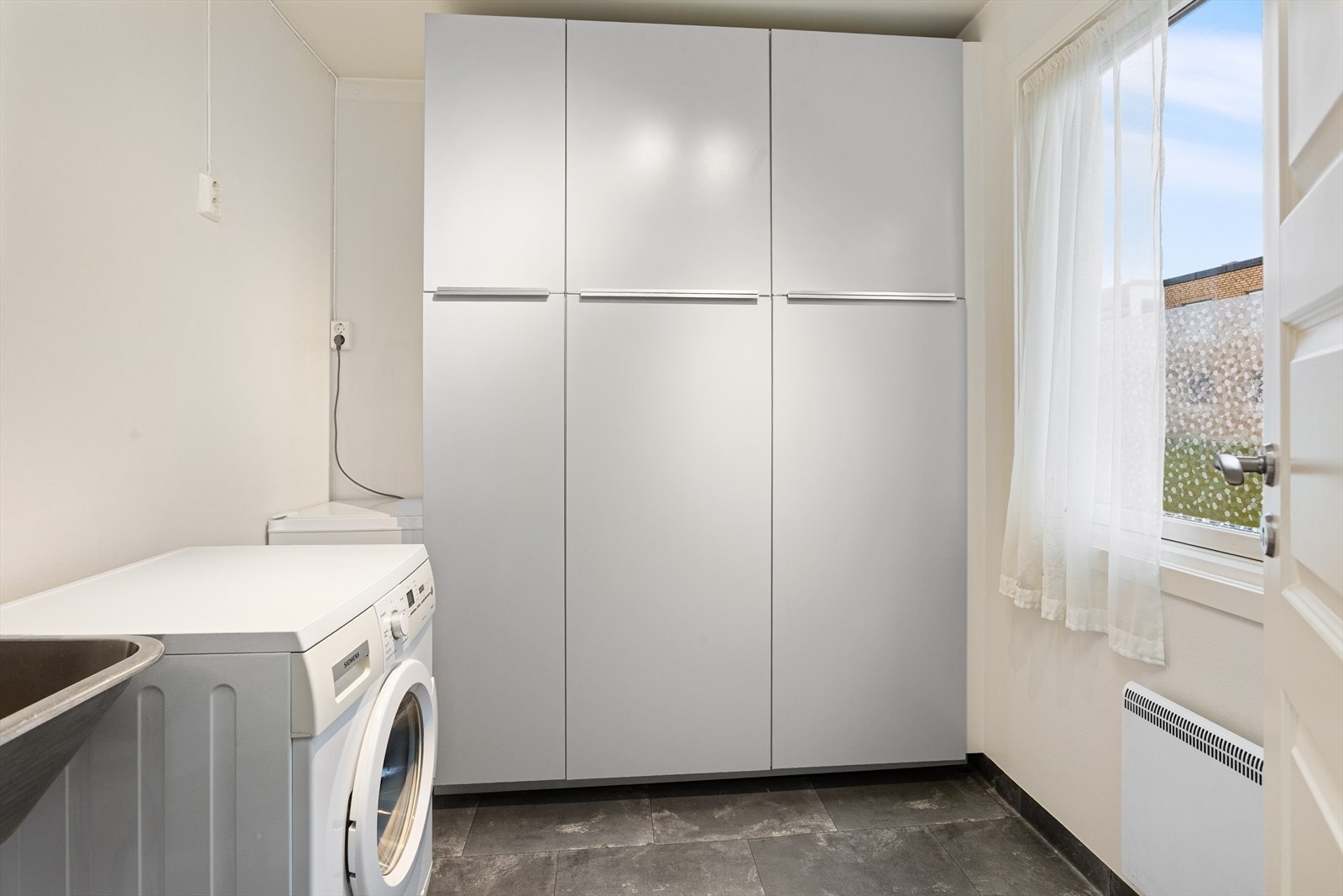 Praktisk vaskerom, med alt det du trenger. Galleribilde