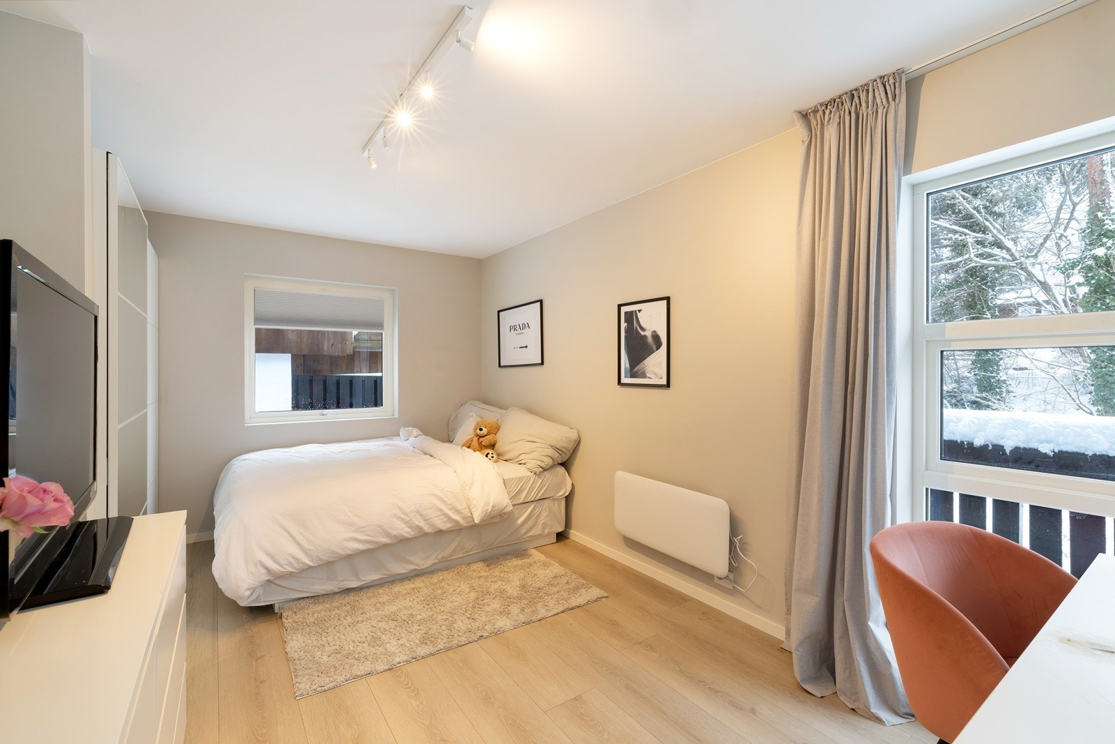 Soverom med garderobe Galleribilde