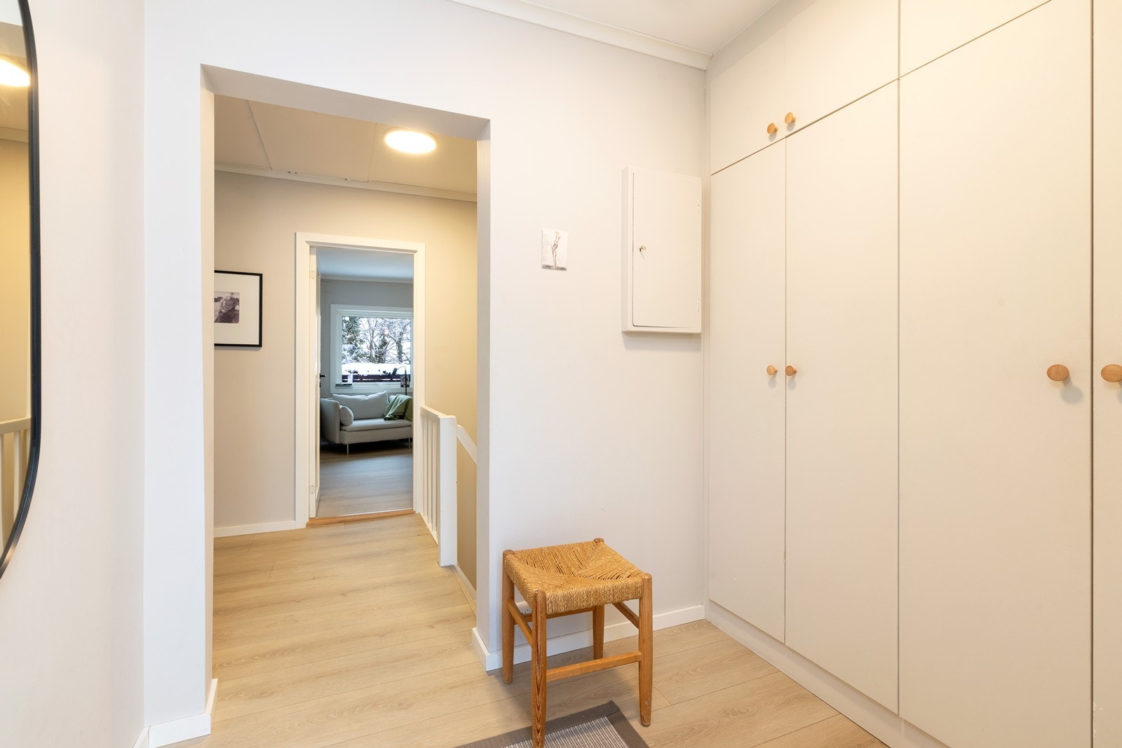 Godt med skapplass i gangen Galleribilde