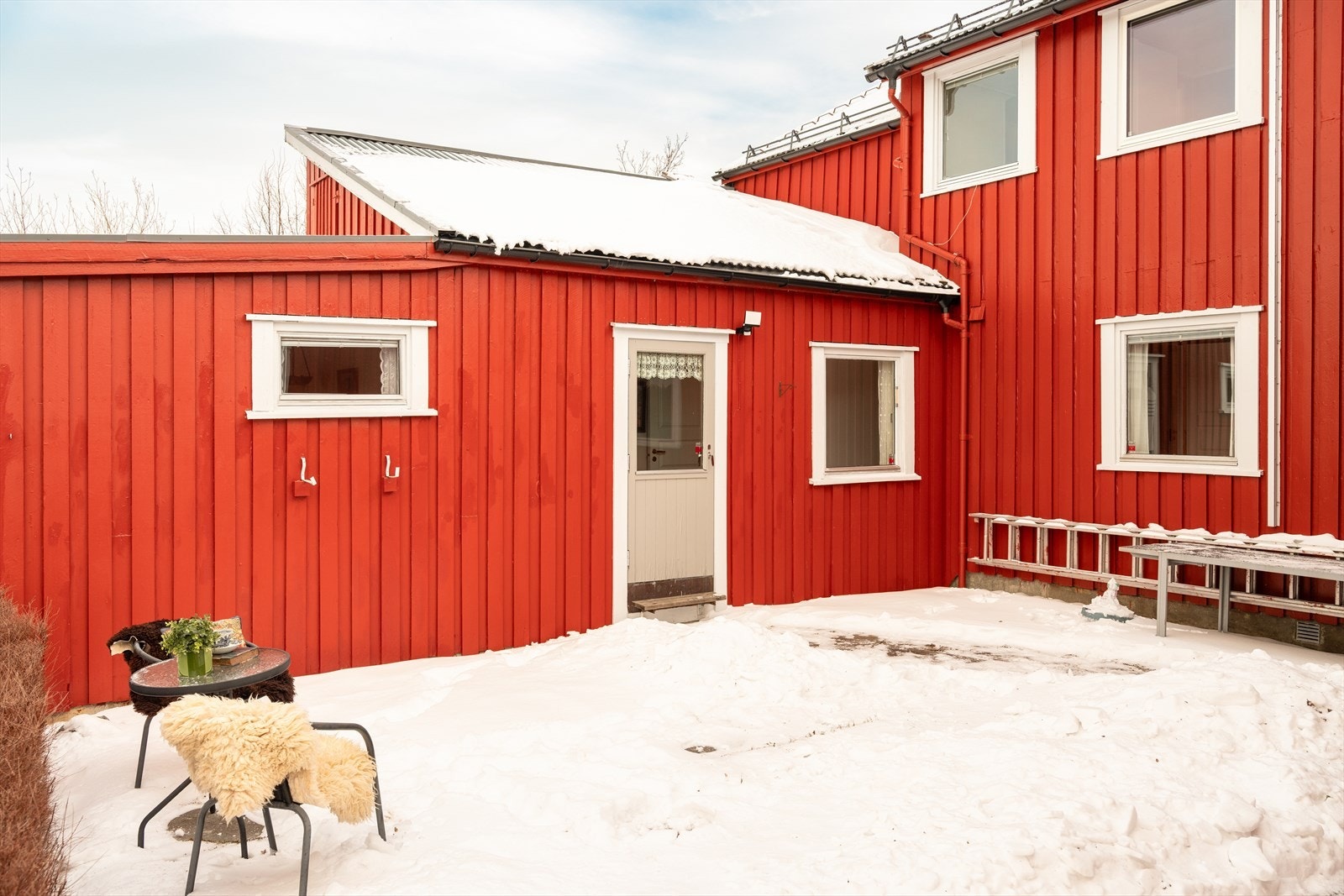 Dett er rikelig med bodareal i både utvendig bod og innvendig bod. Galleribilde