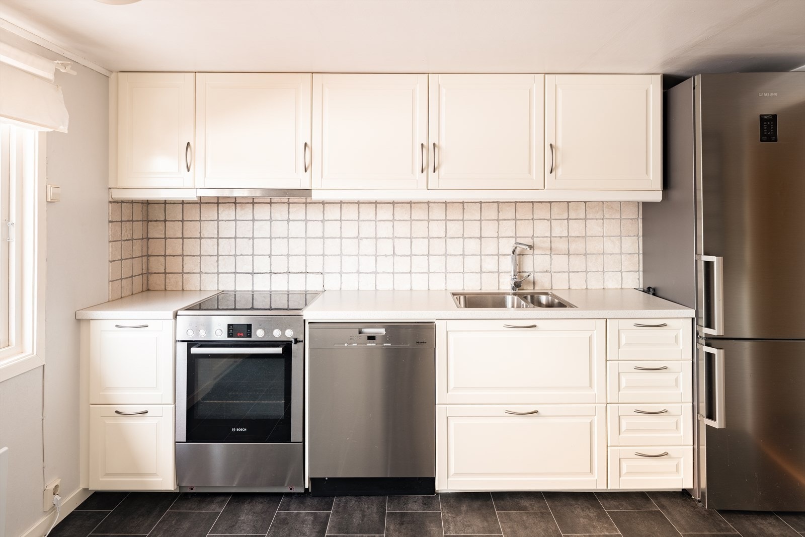 Kjøkkenet i 2. etasje er også satt inn i 2015 og er vurdert til tilstandsgrad 1 av takstmann. Galleribilde