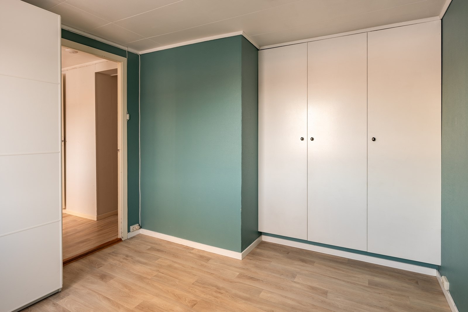 Rommene har god plass til ønsket garderobeløsning. Galleribilde