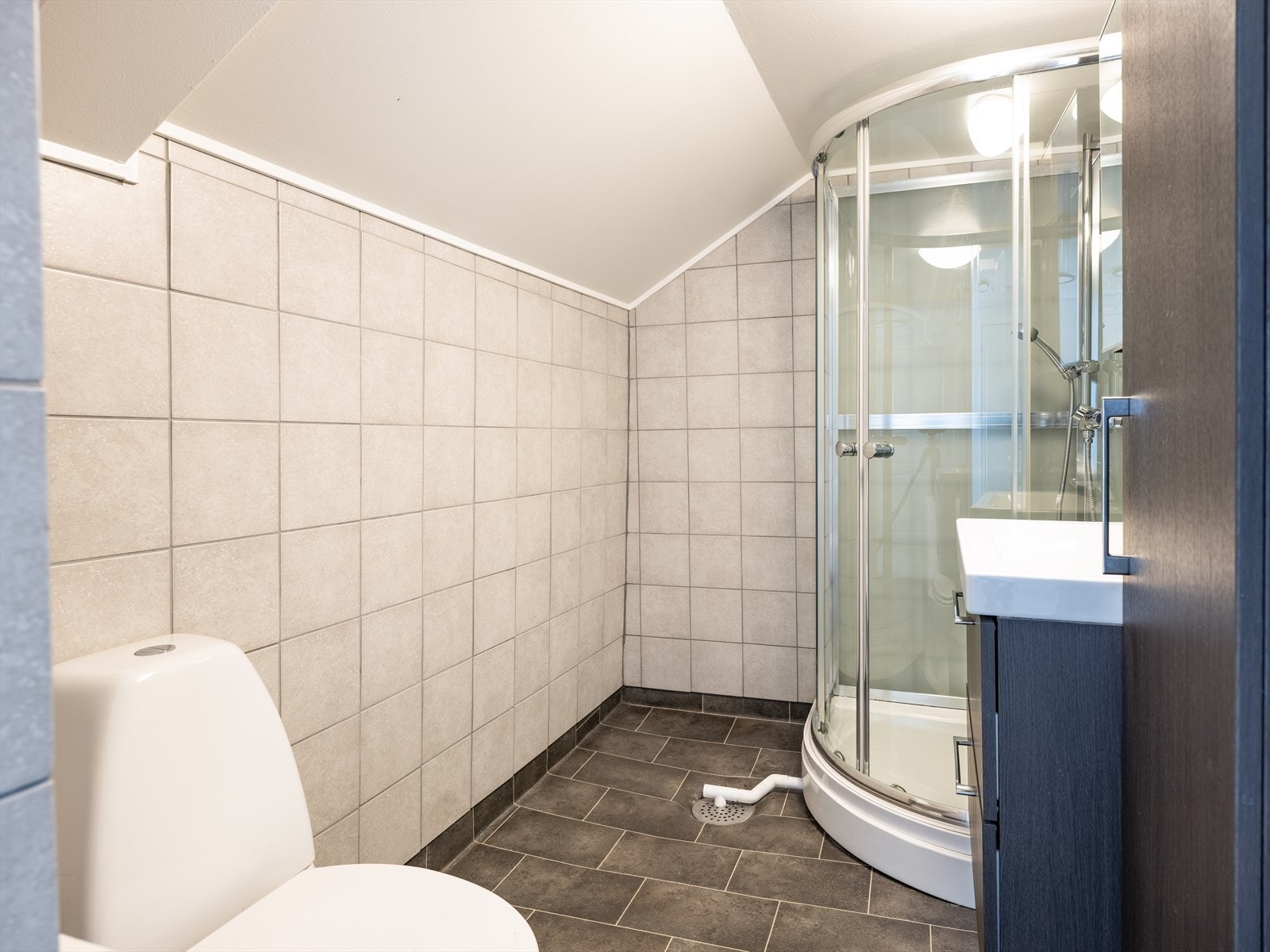 Badet ble total renovert i 2012 og er på 4,5m². Galleribilde