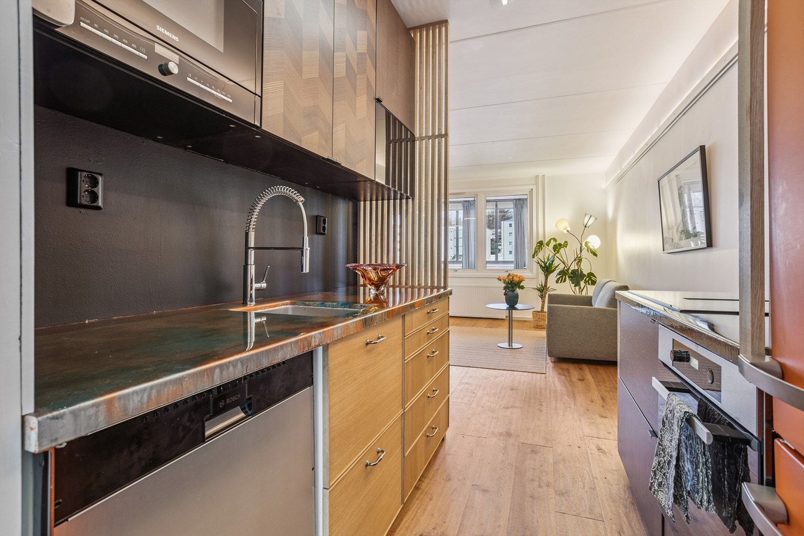 Leilighetens planløsning er endret for å tilrettelegge for et ekstra soverom, og det er satt inn et unikt kjøkken fra Ikea (2022) Galleribilde