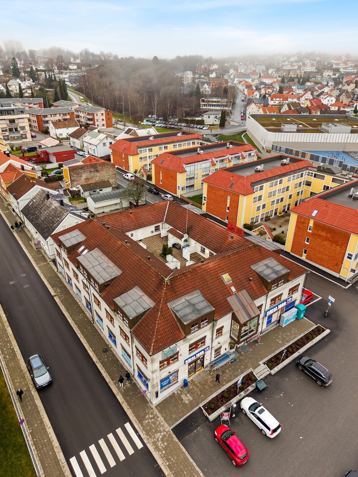 Dagligvarebutikk i 1. etasje og ellers bor du med gangavstand til Halden sentrum. Galleribilde