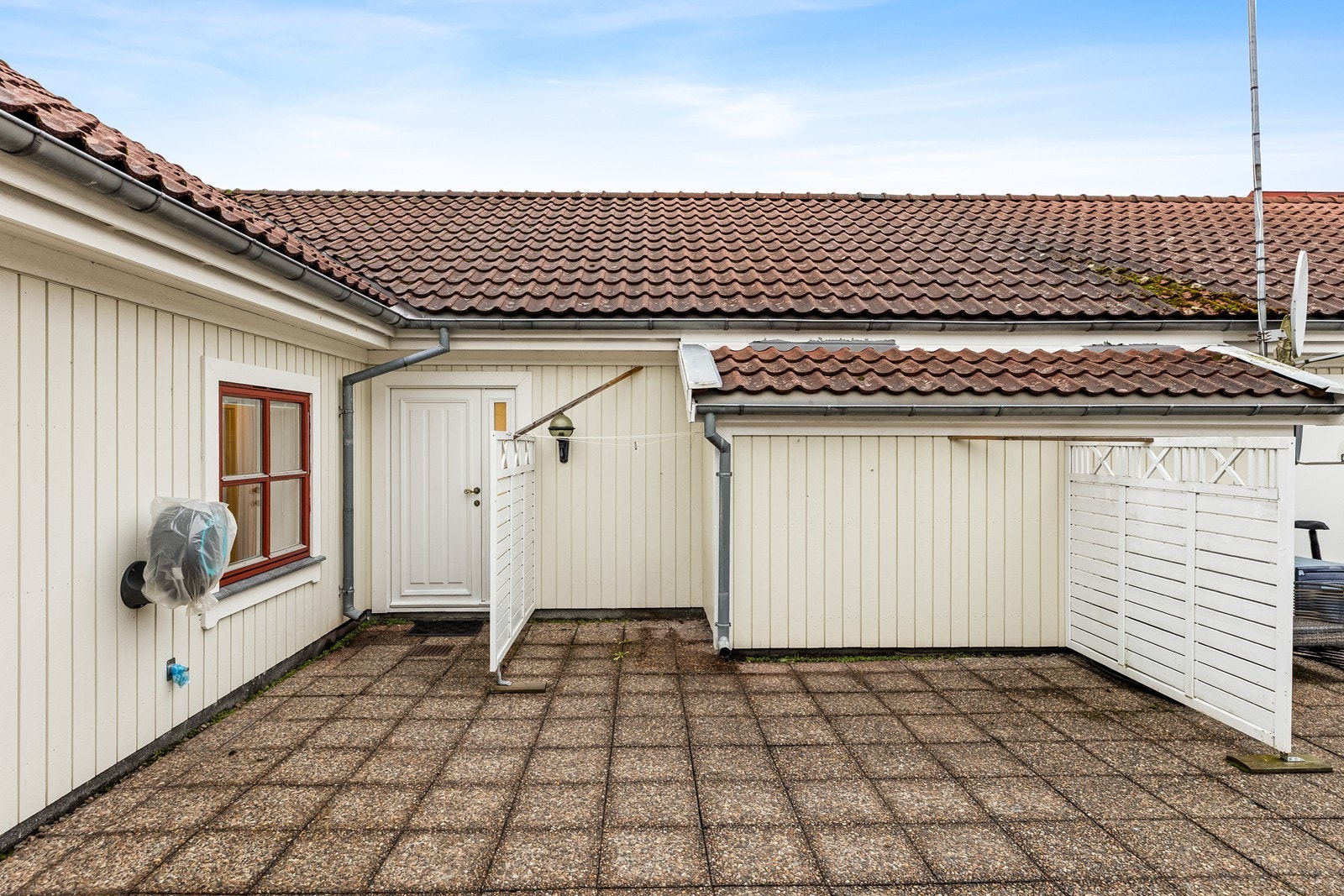 Her er det opparbeidet med levegg mot naboer. Galleribilde