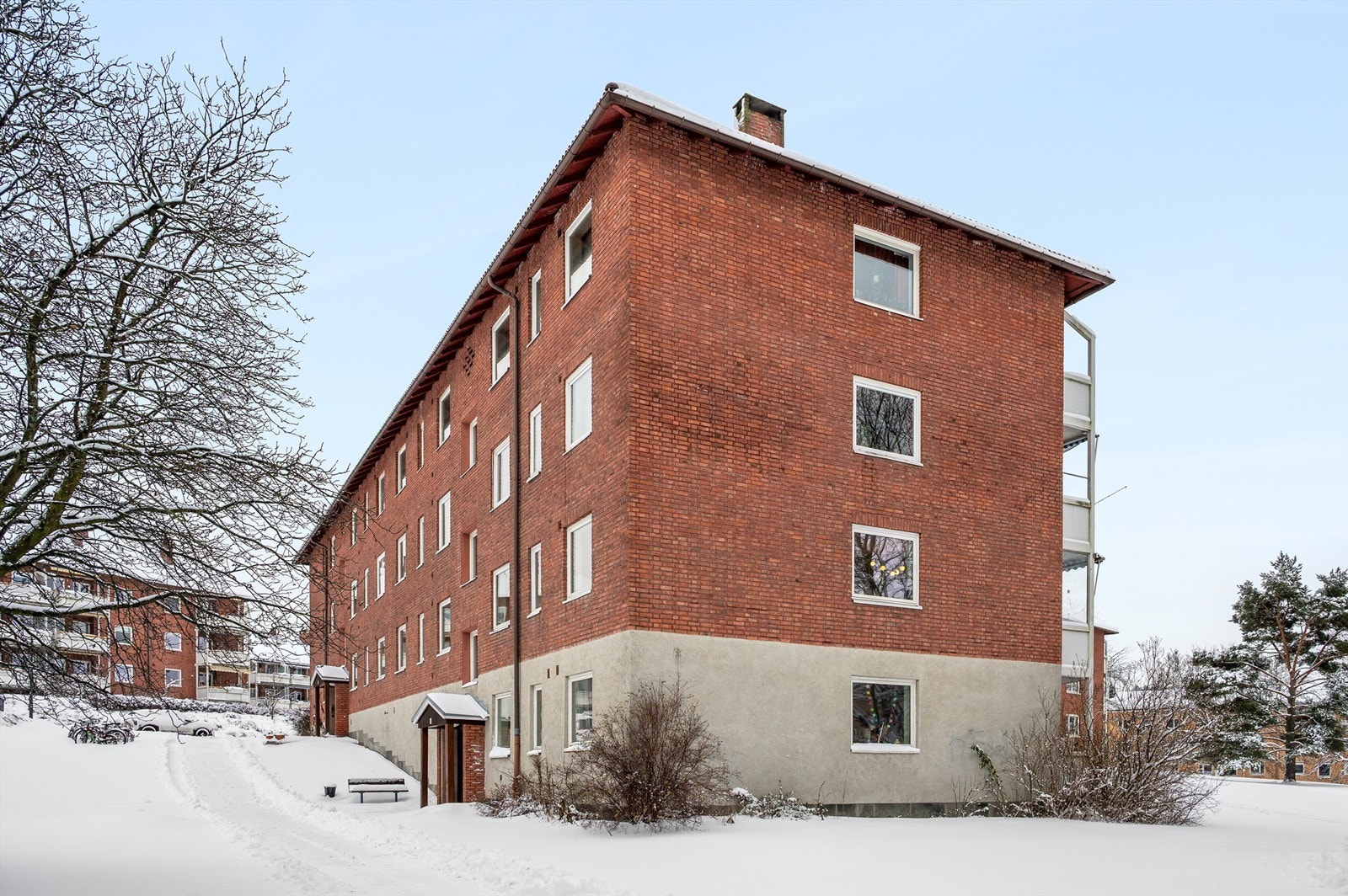 Fasade med inngangsparti. Galleribilde