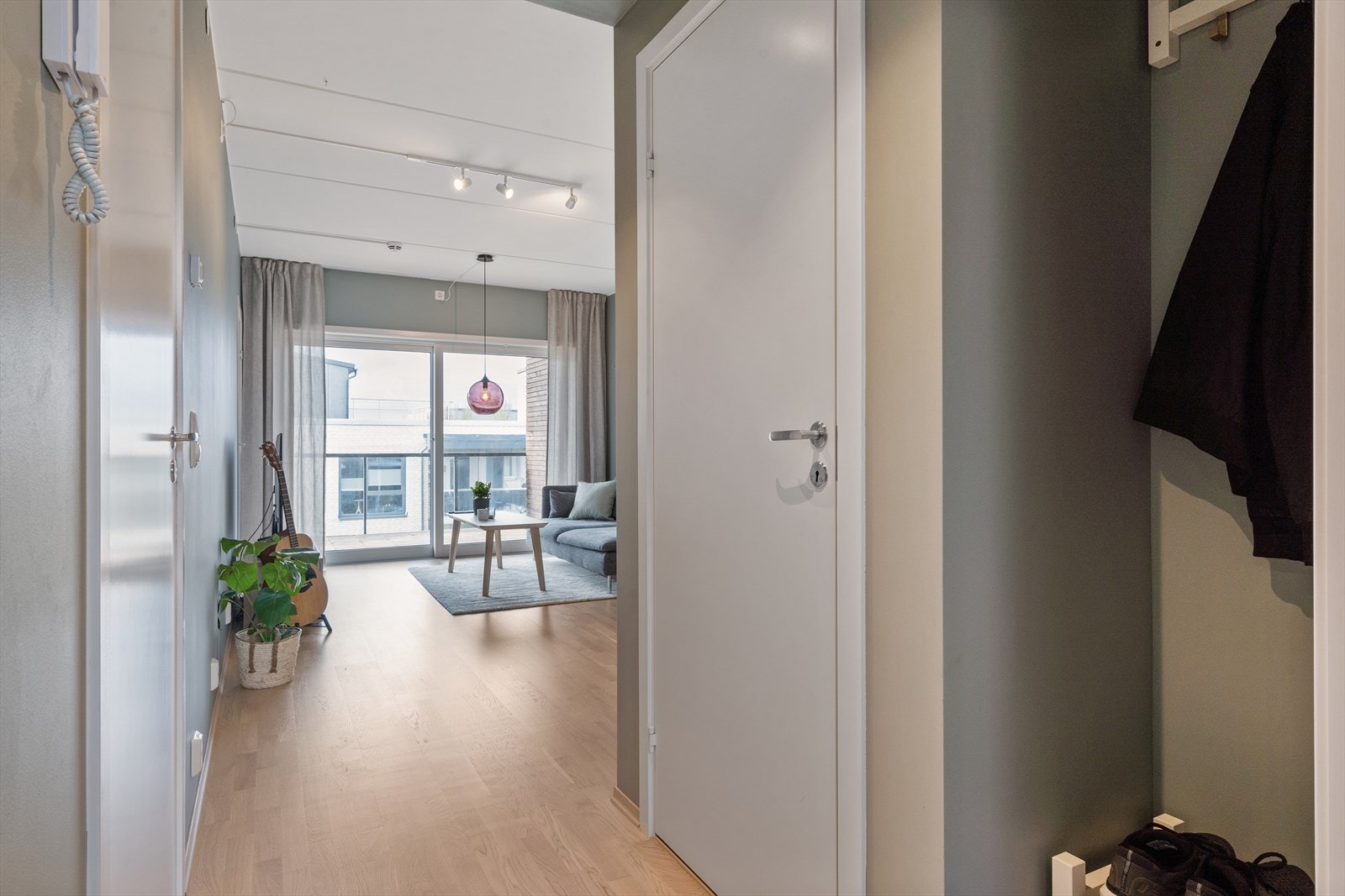 Innvendig bod ligger praktisk til ved entré. Galleribilde