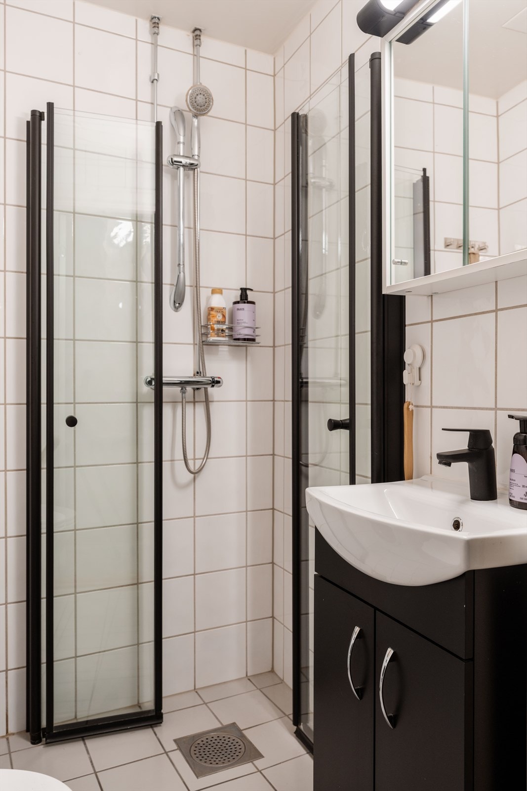 Badet er arealeffektivt og funksjonelt innredet. Galleribilde